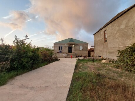4 rooms · 400 m²