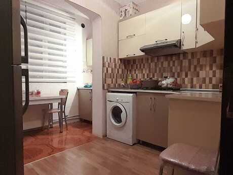 Yeni Günəşlidə 3 otaqlı köhnə tikili mənzil satılır, 90 m², 177 000 AZN, şəkil 2 / 12