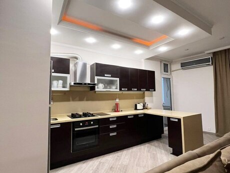 4-room new-build apartment for rent in Gənclik, 135 m², 1 300 AZN/mo, photo 2 / 11