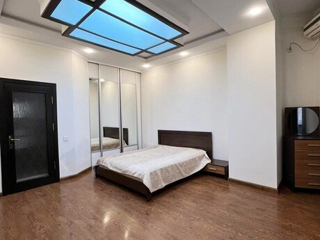 4-room new-build apartment for rent in Gənclik, 135 m², 1 300 AZN/mo, photo 3 / 11