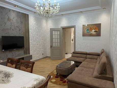 28 Mayda 3 otaqlı köhnə tikili mənzil kirayə verilir, 80 m², 2 200 AZN/ay, şəkil 2 / 12