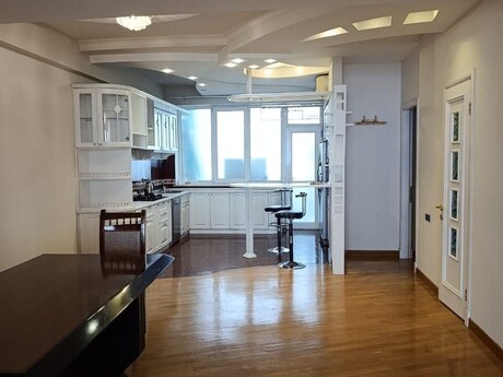 Gumush Residence kompleksində 3 otaqlı yeni tikili mənzil kirayə verilir, 167 m², 1 600 AZN/ay, şəkil 3 / 12