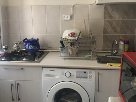 28 Mayda 2 otaqlı köhnə tikili mənzil kirayə verilir, 45 m², 600 AZN/ay, şəkil 3 / 12