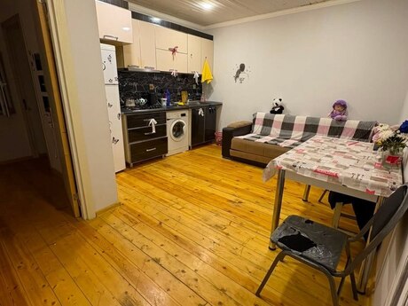 4 otaq · 40 m² · 1/1 mərtəbə, Elmlər Akademiyası