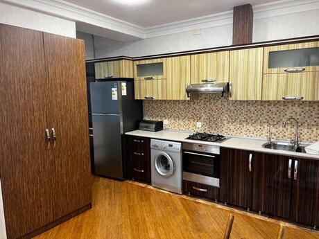 3-room new-build apartment for rent in Şah İsmayıl Xətai, 95 m², 1 400 AZN/mo, photo 4 / 12