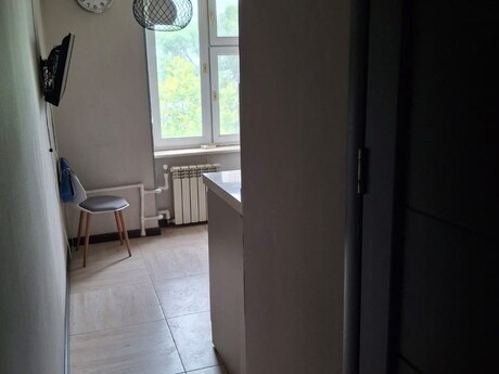 Bakıxanovda 2 otaqlı köhnə tikili mənzil kirayə verilir, 45 m², 700 AZN/ay, şəkil 5 / 9