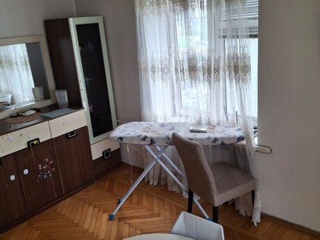 Bakıxanovda 2 otaqlı köhnə tikili mənzil kirayə verilir, 45 m², 700 AZN/ay, şəkil 3 / 9