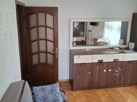 Bakıxanovda 2 otaqlı köhnə tikili mənzil kirayə verilir, 45 m², 700 AZN/ay, şəkil 4 / 9