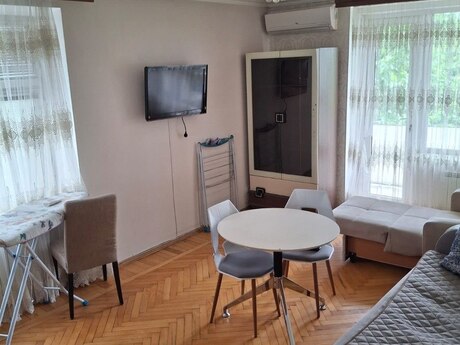 2 otaq · 45 m² · 5/6 mərtəbə, Bakıxanov küç.