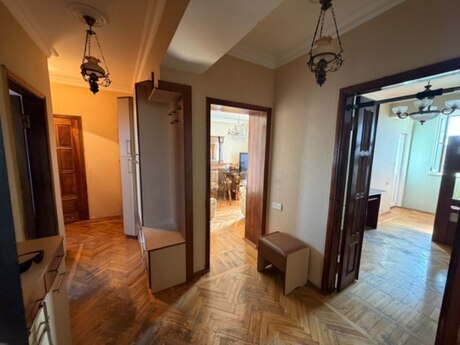 Yasamalda 4 otaqlı köhnə tikili mənzil satılır, 105 m², 235 000 AZN, şəkil 4 / 12