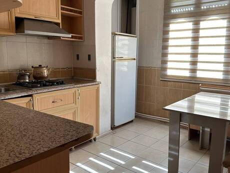 4-room old-build apartment for rent in İnşaatçılar, 120 m², 900 AZN/mo, photo 2 / 12