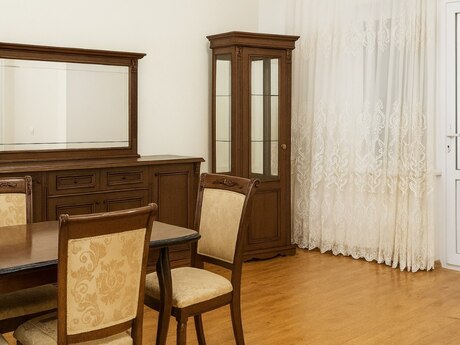 Yeni Yasamalda 4 otaqlı köhnə tikili mənzil kirayə verilir, 120 m², 800 AZN/ay, şəkil 2 / 12