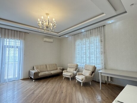 3 otaqlı mənzil, 120 m², İnşaatçılar, 1 000 AZN