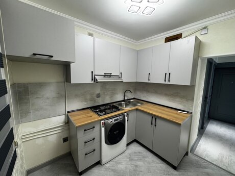 7-ci mikrorayonda 2 otaqlı köhnə tikili mənzil satılır, 60 m², 175 000 AZN, şəkil 3 / 12