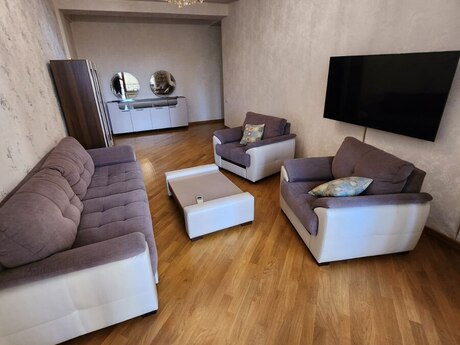 2 rooms · 110 m² · floor 4/20, Üzeyir Hacıbəyli küçəsi