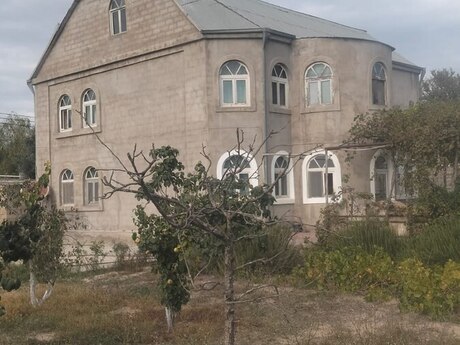 5 otaq · 260 m² · 1/1 mərtəbə, Binə
