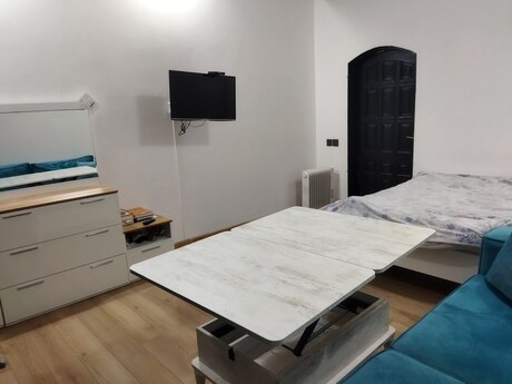 Sahildə 2 otaqlı köhnə tikili mənzil satılır, 35 m², 136 000 AZN, şəkil 2 / 12