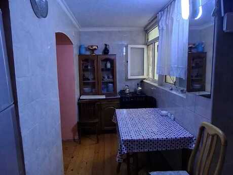 Sahildə 2 otaqlı köhnə tikili mənzil kirayə verilir, 60 m², 700 AZN/ay, şəkil 2 / 12