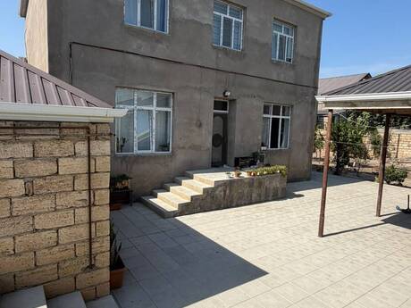 4 rooms · 200 m² · floor 1/1, Saray