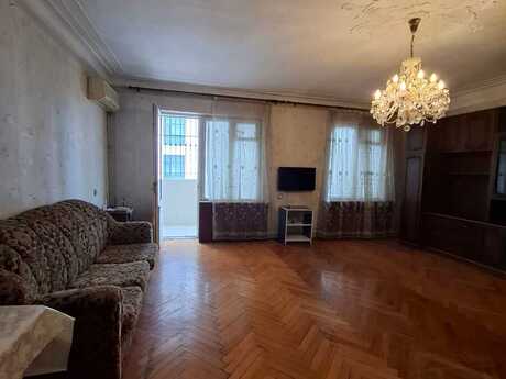 28 Mayda 3 otaqlı köhnə tikili mənzil satılır, 88 m², 210 000 AZN, şəkil 2 / 12
