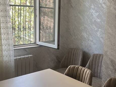 Сдаётся 2-комнатная квартира в старом фонде, Memar Əcəmi, 55 м², 650 AZN/мес, фото 2 / 9