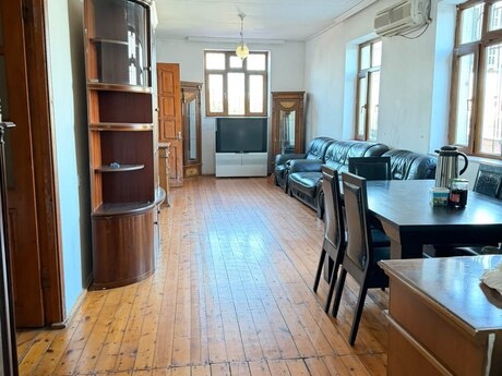 3 otaq · 200 m² · 1/1 mərtəbə, Ziya Bünyadov prospekti