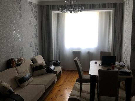 Əhmədlidə 4 otaqlı köhnə tikili mənzil satılır, 105 m², 175 000 AZN, şəkil 2 / 7