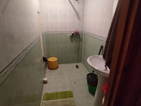 Qaraçuxurda 2 otaqlı köhnə tikili mənzil kirayə verilir, 60 m², 500 AZN/ay, şəkil 3 / 9