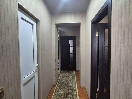 28 Mayda 3 otaqlı köhnə tikili mənzil satılır, 90 m², 225 000 AZN, şəkil 3 / 9