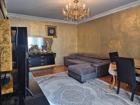 28 Mayda 3 otaqlı köhnə tikili mənzil satılır, 90 m², 225 000 AZN, şəkil 2 / 9