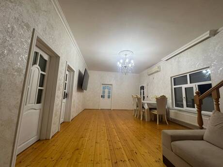 4 rooms · 196 m² · floor 1/1, Saray