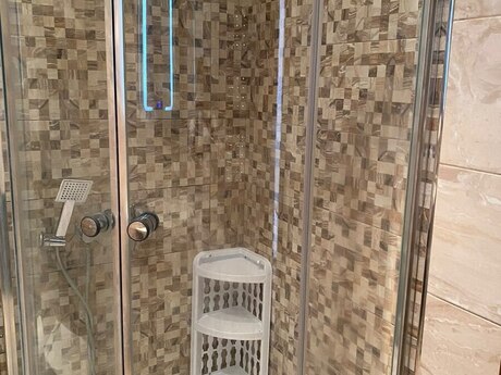 Gənclikdə 2 otaqlı yeni tikili mənzil kirayə verilir, 60 m², 900 AZN/ay, şəkil 4 / 9