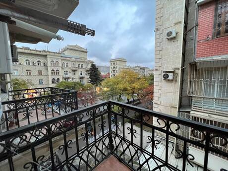 1 otaq · 42 m² · 3/5 mərtəbə, Elmlər Akademiyası