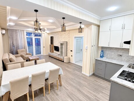 4 otaqlı mənzil, 140 m², Şah İsmayıl Xətai, 1 600 AZN
