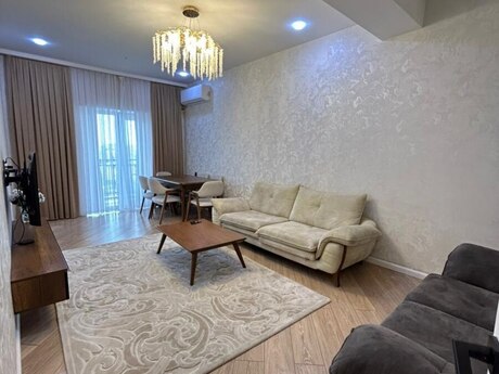 3 otaq · 100 m² · 8/17 mərtəbə, Azadlıq Prospekti