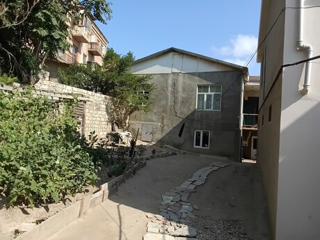 6-комн. · 330 m²