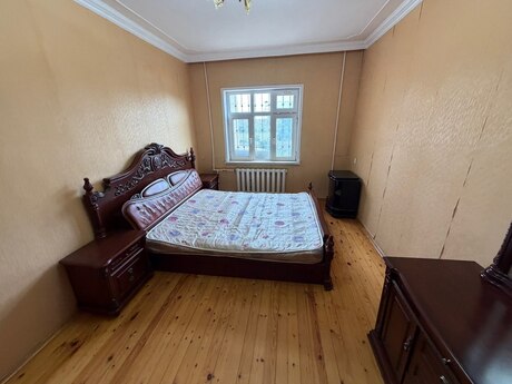 Сдаётся 2-комнатная квартира в старом фонде, Yeni Günəşli, 60 м², 450 AZN/мес, фото 2 / 12