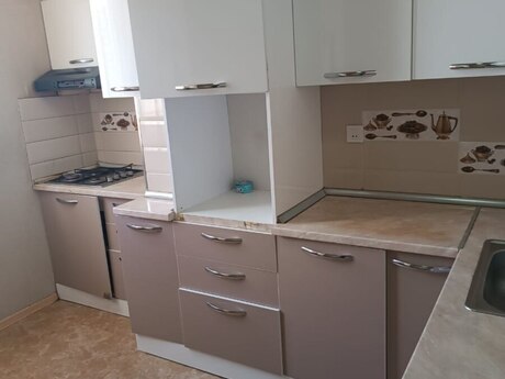 Azadlıq Prospektidə 4 otaqlı köhnə tikili mənzil kirayə verilir, 100 m², 200 AZN/ay, şəkil 4 / 7