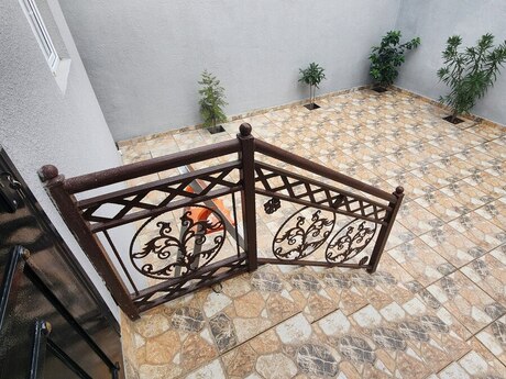 Əmircanda 4 otaqlı həyət evi satılır, 200 m², 166 500 AZN, şəkil 2 / 12