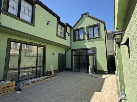 5-комн. · 220 m²
