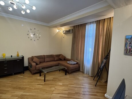 Продаётся 2-комнатная квартира в новостройке, Elmlər Akademiyası, 84 м², 258 000 AZN, фото 2 / 12