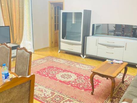 Сдаётся 3-комнатная квартира в старом фонде, Sahil, 80 м², 1 000 AZN/мес, фото 2 / 12