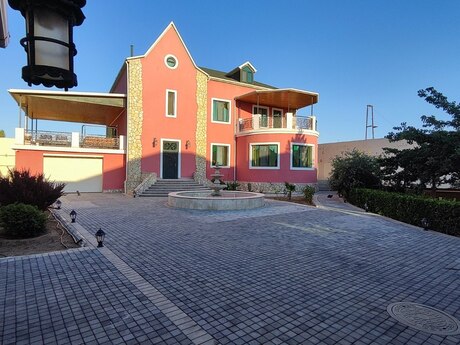 8 otaq · 450 m²
