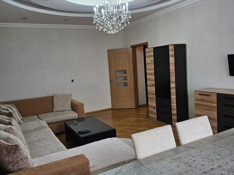 28 Mayda 2 otaqlı yeni tikili mənzil kirayə verilir, 80 m², 800 AZN/ay, şəkil 2 / 8