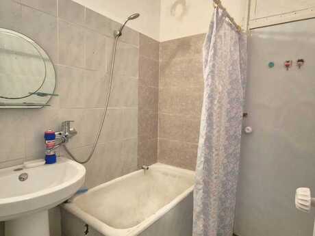 2-room old-build apartment for rent in Memar Əcəmi, 42 m², 600 AZN/mo, photo 3 / 9
