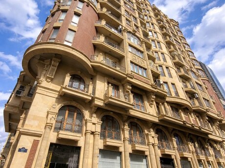 4 otaq · 210 m² · 8/12 mərtəbə, Nizami küçəsi