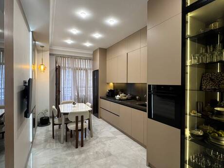 4 rooms · 178 m² · floor 7/18, Üzeyir Hacıbəyov küç.