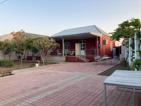 4 otaq · 160 m²