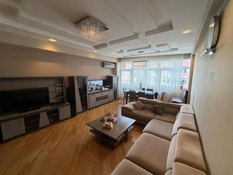 Şah İsmayıl Xətaidə 3 otaqlı köhnə tikili mənzil satılır, 132 m², 388 000 AZN, şəkil 2 / 12