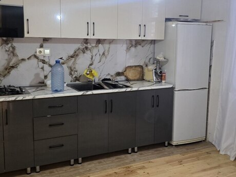 4-комн. · 220 m²